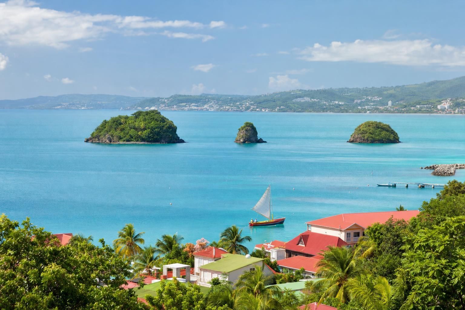 Découvrez Les Trois-Îlets, un charmant village martiniquais riche en histoire et culture. Plongez au cœur de la Martinique pour un voyage inoubliable entre patrimoine, plages et traditions locales.