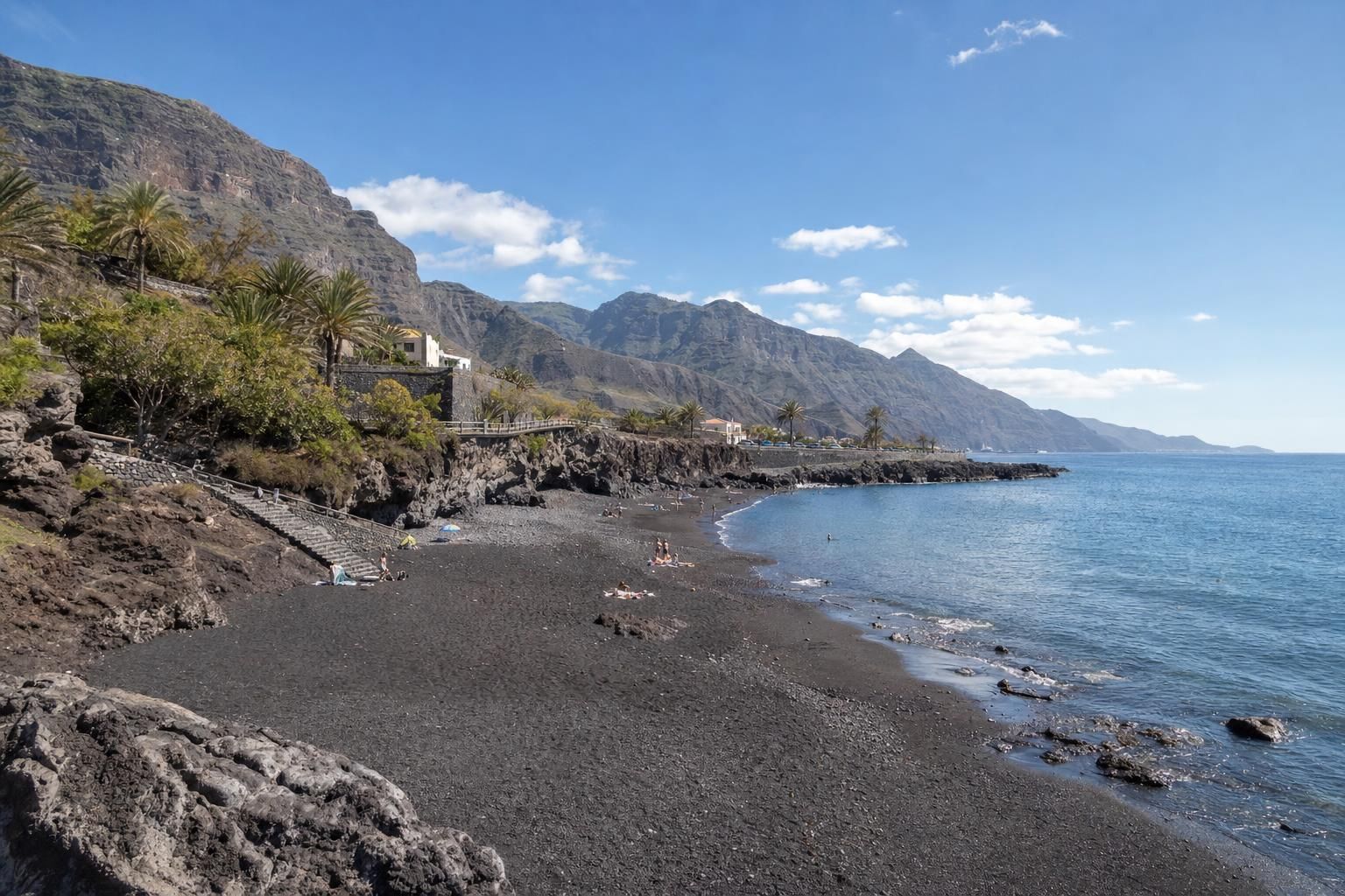 Découvrez le meilleur moment pour visiter les îles Canaries grâce à notre guide complet sur le climat, la météo et les saisons idéales pour un voyage réussi toute l'année.
