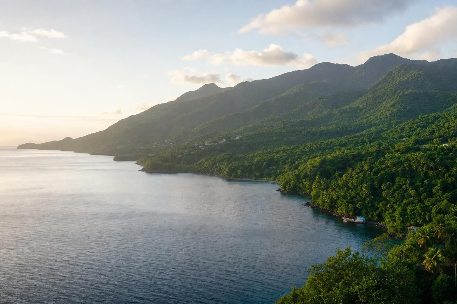 Découvrez Bouillante en Guadeloupe avec notre guide complet des incontournables pour une visite réussie : plages, sources chaudes, randonnées et gastronomie locale.